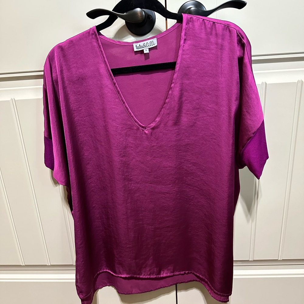 Tutu & Lilli Bella V-neck Top S-magenta